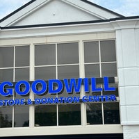 Foto tirada no(a) Goodwill Thrift Store &amp;amp; Donation Center por Ted J B. em 6/18/2023