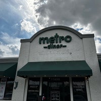 Foto tirada no(a) Metro Diner por Ted J B. em 2/25/2023