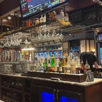 Foto tirada no(a) Bar Louie por Ted J B. em 12/11/2021