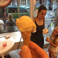 รูปภาพถ่ายที่ Penny Lick Ice Cream Company โดย J Crowley เมื่อ 7/22/2017
