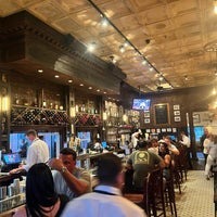 Foto tirada no(a) Louie&amp;#39;s Oyster Bar &amp;amp; Grille por J Crowley em 7/28/2022