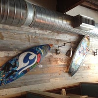 Foto diambil di Longboards Seafood Restaurant oleh Kim L. pada 6/26/2012