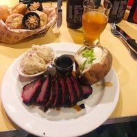Photo taken at Lucille&amp;#39;s Smokehouse Bar-B-Que by Leo P. on 8/24/2020