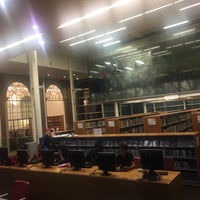 Foto diambil di Toronto Public Library - Bloor Gladstone Branch oleh Fernanda A. pada 9/13/2018