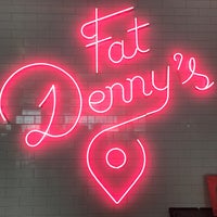 Das Foto wurde bei Fat Denny’s Cafeteria von Kris C. am 5/3/2018 aufgenommen