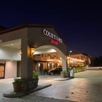 รูปภาพถ่ายที่ Courtyard Palo Alto Los Altos โดย Hideyuki G. เมื่อ 12/4/2022