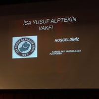 รูปภาพถ่ายที่ Altunizade Kültür ve Sanat Merkezi โดย Burhan K. เมื่อ 11/16/2019