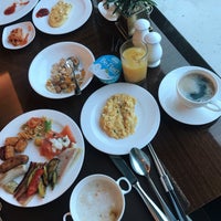 Photo taken at Lotte Hotel Club Lounge by Juha on 8/8/2017