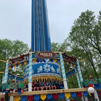 Photo taken at Mäch Tower - Busch Gardens by Andrew W. on 4/13/2019