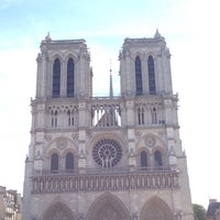 Photo taken at Basilique Notre-Dame-des-Victoires by Nok Kine on 6/7/2015