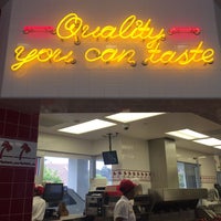 Photo taken at In-N-Out Burger by Elizabeth F. on 8/6/2016