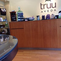 Снимок сделан в Truu Salon Aveda пользователем Barry 9/11/2013