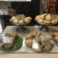 Photo taken at Donna Bell&amp;#39;s Bakeshop by Alan on 8/19/2017