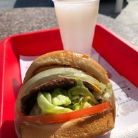Photo taken at In-N-Out Burger by Alan on 2/18/2019
