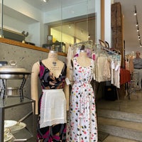 5/5/2022 tarihinde Lucille F.ziyaretçi tarafından City Opera Thrift Shop'de çekilen fotoğraf