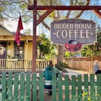 1/23/2022 tarihinde Lucille F.ziyaretçi tarafından Hidden House Coffee'de çekilen fotoğraf