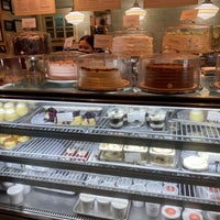 Photo taken at Magnolia Bakery by Shawn P. on 12/2/2021
