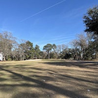 Foto tirada no(a) Shadowmoss Plantation Golf Club por Adam W. em 1/20/2023