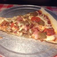11/16/2013 tarihinde Belle H.ziyaretçi tarafından Tomasino&#39;s Pizza'de çekilen fotoğraf