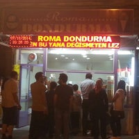 Foto tirada no(a) Roma Dondurma por Pelin A. em 7/18/2014