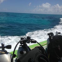 รูปภาพถ่ายที่ Ocean Divers โดย Julio L. เมื่อ 9/21/2013