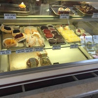 11/1/2015 tarihinde Vincent J.ziyaretçi tarafından A Taste of Denmark Bakery'de çekilen fotoğraf