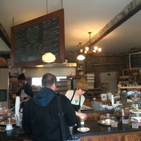 Das Foto wurde bei Five Points Bakery &amp; Toast Cafe von Malinda am 3/20/2016 aufgenommen