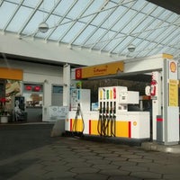 Das Foto wurde bei Shell von Der Brüsseler 🇪🇺 am 12/31/2013 aufgenommen