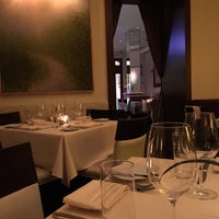 Foto scattata a Restaurant Triomphe da Richard G. il 2/6/2016