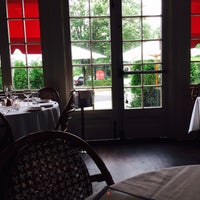 รูปภาพถ่ายที่ Red Bar Brasserie โดย Richard G. เมื่อ 7/15/2015