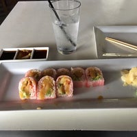 Снимок сделан в Sushi Room - A Sake Lounge пользователем Chen F. 4/29/2017