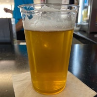 Photo taken at Kona Brewing Co. by Aaron Y. on 8/17/2022