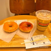 Photo taken at Krispy Kreme Doughnuts by BOHBO on 5/28/2022