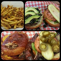 Foto scattata a JJ&amp;#39;s Burger Joint da Arlene V. il 7/14/2014