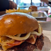 Photo taken at Guarita Burger by Gustavo A. on 5/29/2022