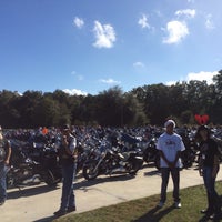 12/8/2013 tarihinde Charles B.ziyaretçi tarafından Harley-Davidson of Ocala'de çekilen fotoğraf