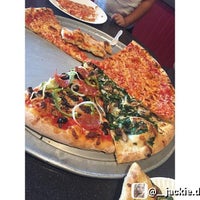 8/17/2015에 @AteOhAtePlates님이 Boston Style Pizza에서 찍은 사진