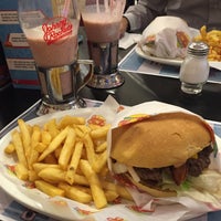 Photo taken at Johnny Rockets by Dea R. on 8/13/2015