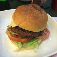 Das Foto wurde bei Burger Vegas von Dea R. am 3/27/2016 aufgenommen