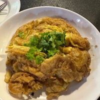 Photo taken at Mueang Thong Crab-meat Fried Rice 1 by Simon L. on 3/12/2023