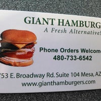 รูปภาพถ่ายที่ Giant Hamburgers โดย Ron P. เมื่อ 6/29/2014