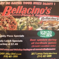 รูปภาพถ่ายที่ Bellacino&amp;#39;s Pizza &amp;amp; Grinders โดย Elizabeth M. เมื่อ 3/25/2016