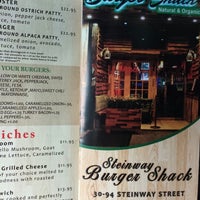 6/11/2014 tarihinde Khurram K.ziyaretçi tarafından Steinway Burger Shack'de çekilen fotoğraf