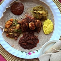 Foto diambil di Meskerem Ethiopian Restaurant oleh sandra r. pada 12/21/2014