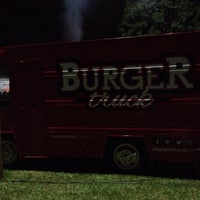 Foto scattata a Burger Truck da Ebert L. il 3/30/2014