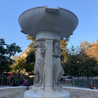 Photo taken at Dupont Circle Fountain (Samuel Francis Du Pont Memorial Fountain) by Cesar P. on 10/14/2022