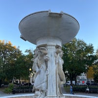 Photo taken at Dupont Circle Fountain (Samuel Francis Du Pont Memorial Fountain) by Cesar P. on 10/27/2022