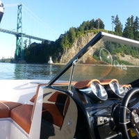 Foto diambil di Granville Island Boat Rentals oleh Granville Island Boat Rentals pada 8/9/2013