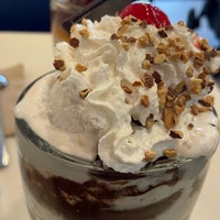 Photo taken at Ghirardelli Ice Cream &amp;amp; Chocolate Shop by Gemma on 7/15/2023