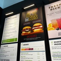 Photo taken at Shake Shack by Shaw A. on 9/30/2022